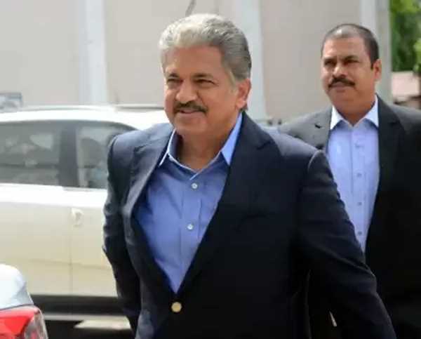 कर्नाटक अपमान विवाद : आनंद महिंद्रा ने एमएंडएम परिवार में किसान का स्वागत किया